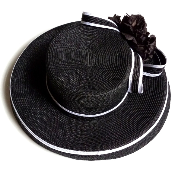 ELEGANT BLACK WHITE WOMAN\'S HAT WITH FLORAL ACCENT
